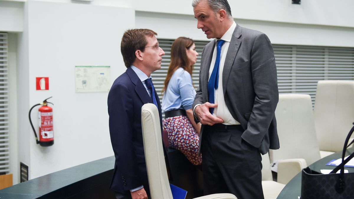 Almeida y Ortega Smith se enzarzan en redes: "Me suplicó ser vicealcalde de Madrid"