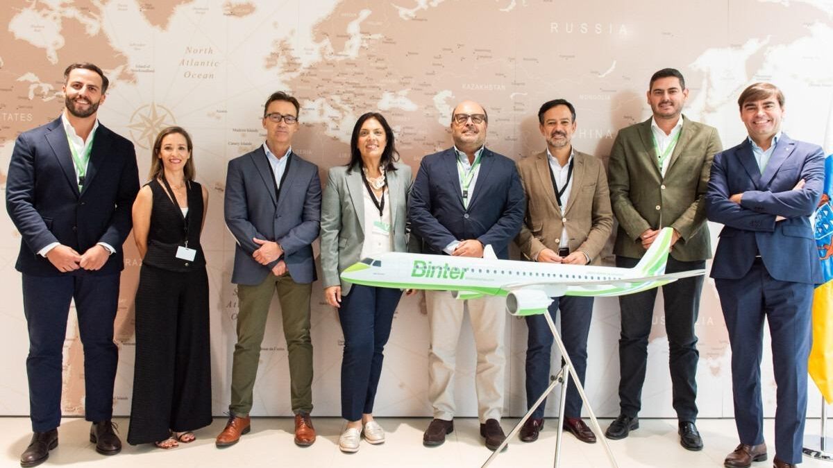 Representantes del Cabildo de Tenerife y Binter.