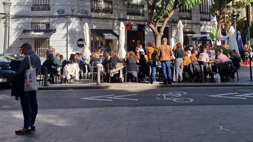 Las ZAS de Russafa, a medio gas: media hora menos de terrazas y solo dos discotecas afectadas entre la rebelión de los hosteleros