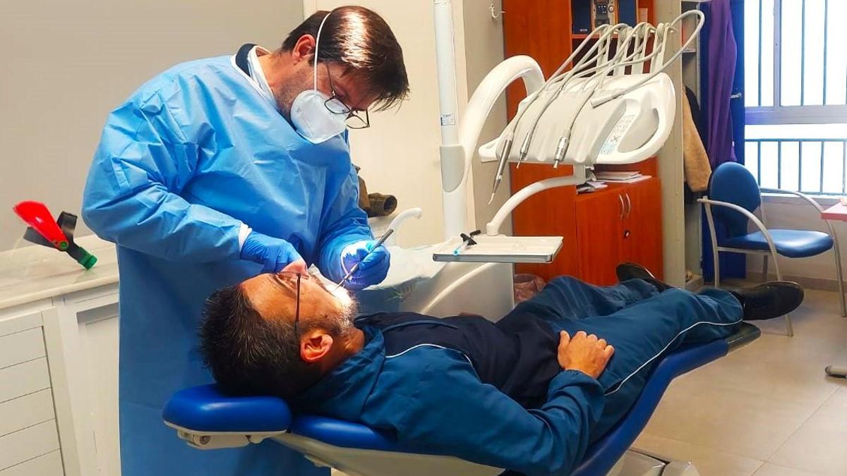 Un dentista de un centro de salud de Andalucía.