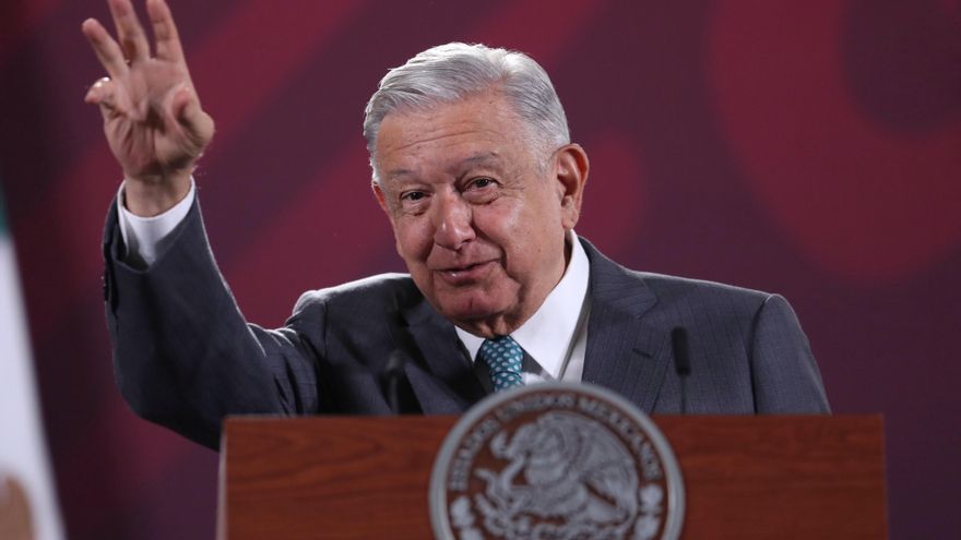 López Obrador critica al gobernador de Texas por negarse a retirar las boyas del río Bravo
