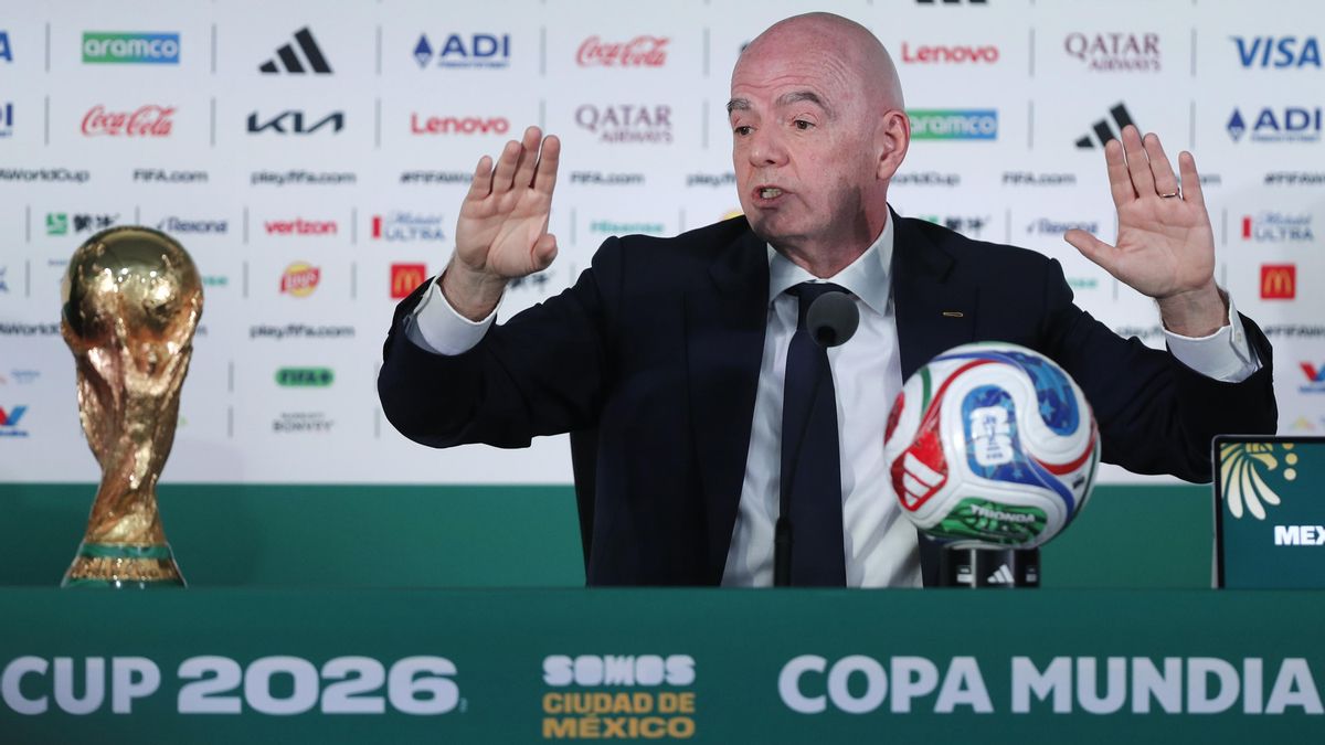 El presidente de la FIFA pide "relajarse" a quienes critican que EEUU impida la entrada a un árbitro somalí