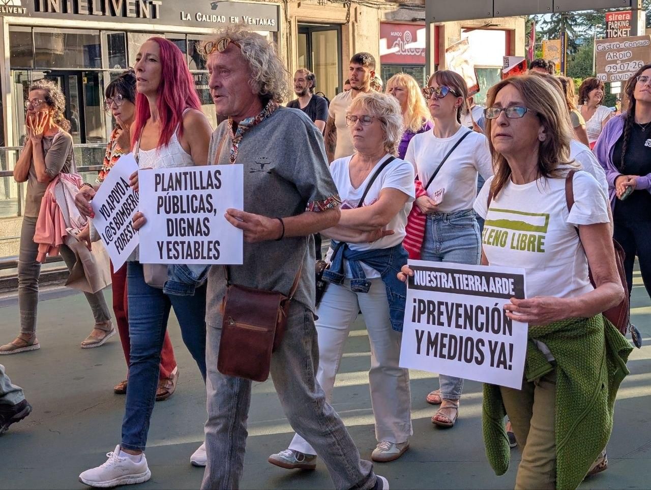 Manifestación 'Nuestra tierra vuelve a arder' en León