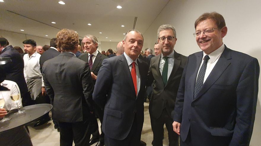 El presidente de la CEV, Salvador Navarro, junto al conseller Arcadi España y el president Ximo Puig.