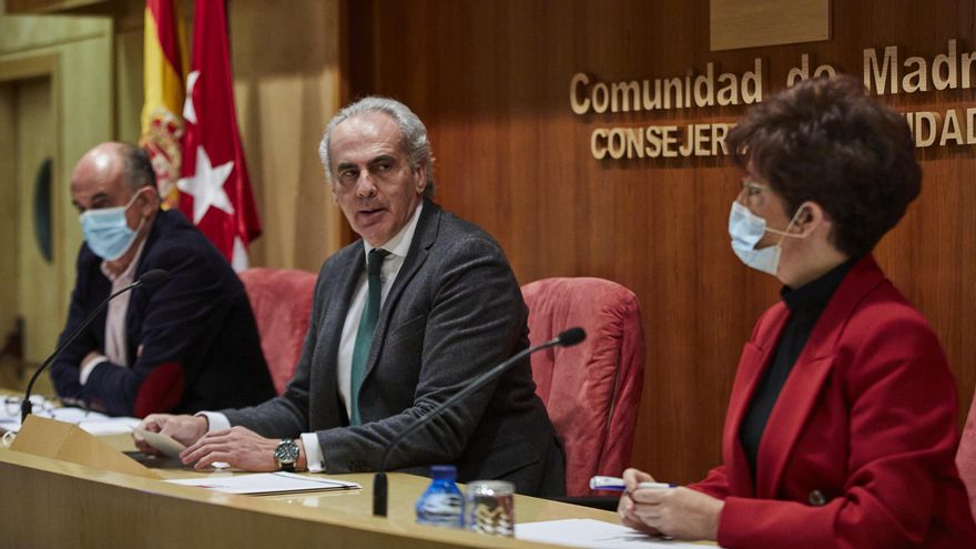 El consejero de Sanidad de la Comunidad de Madrid, Enrique Ruiz Escudero, la directora de Salud Pública, Elena Andradas, y el viceconsejero Antonio Zapatero.