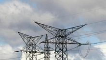 El déficit eléctrico provisional asciende a 1.815 millones a junio, 554 millones menos de lo previsto