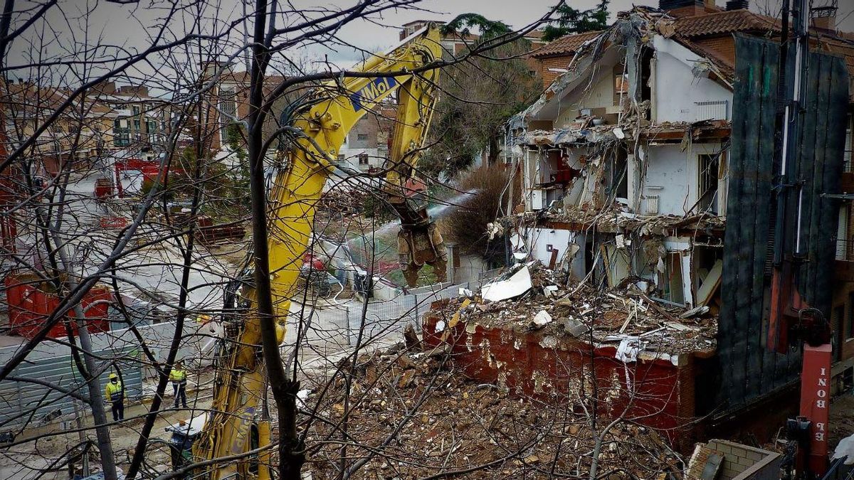 Exterior de una de las viviendas derrumbadas por las afecciones de la L7B