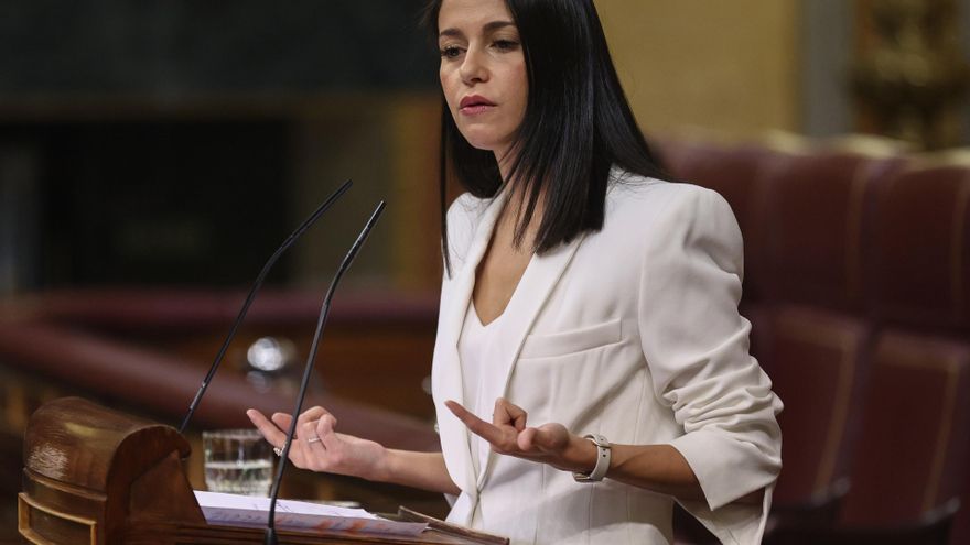 La líder de Ciudadanos, Inés Arrimadas, interviene durante una sesión plenaria en el Congreso de los Diputados, a 13 de octubre de 2022, en Madrid (España).