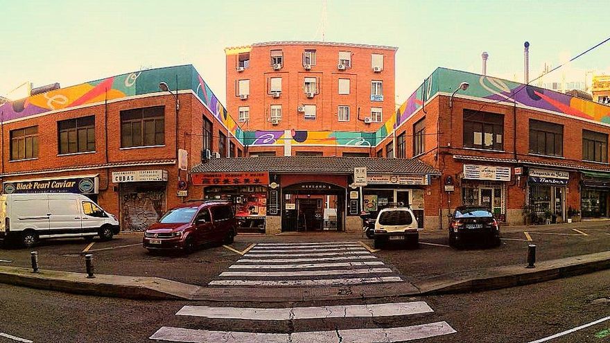 Entrada al Mercado de Los Mostenses por la calle Ricardo León