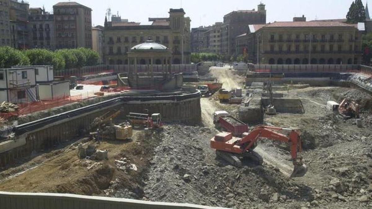 Un cuarto de siglo de las obras de la plaza del Castillo de Pamplona que se llevaron por delante patrimonio de 2.000 años