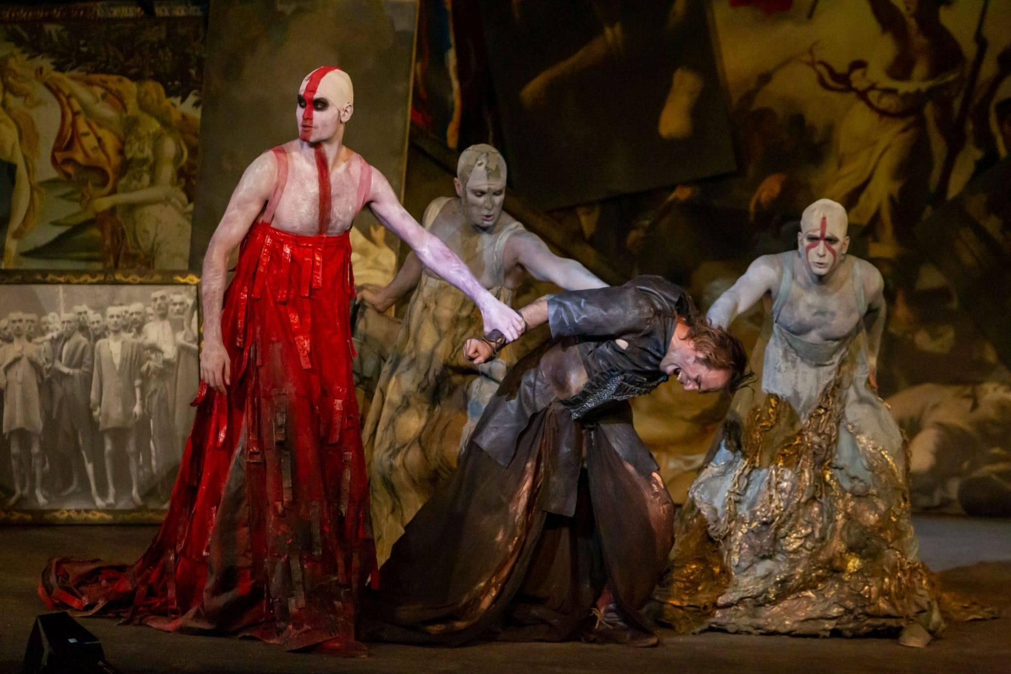 Vestuario diseñado por Pedro Moreno en una obra de teatro durante el Festival de Mérida de 2019.