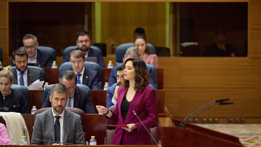 Ayuso amplifica el bulo sobre los periodistas en su casa tras apoyar una declaración a favor de la prensa