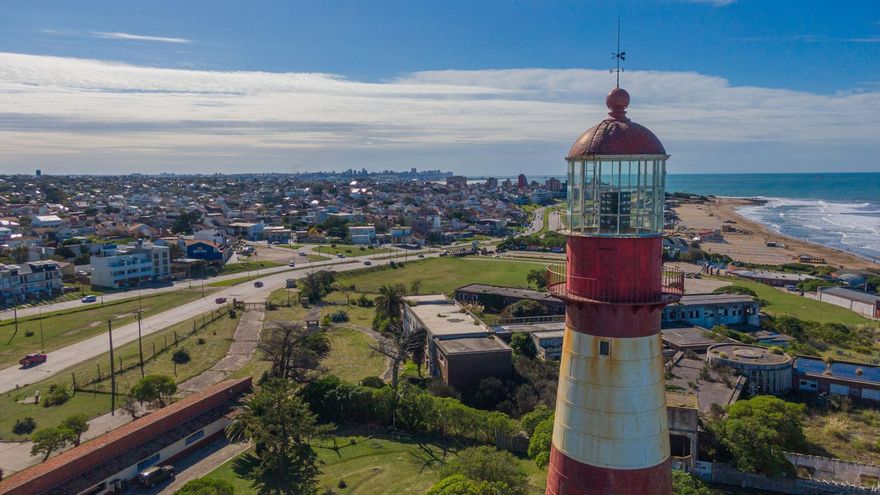 Milei prohibió actos en el Faro de la Memoria de Mar del Plata, tras censurar el show de Milo J