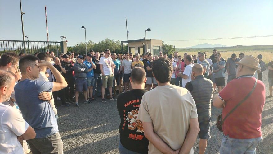 Seguimiento "masivo" del primer día de paro en la empresa Ramondin de Laguardia contra la congelación salarial