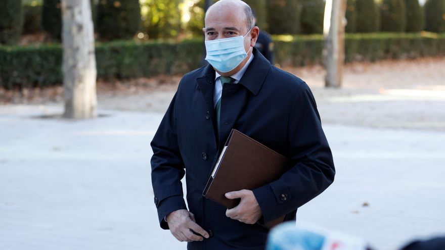 Diego Pérez de los Cobos en los alrededores de la Audiencia Nacional el pasado mes de noviembre, antes de prestar declaración como testigo en el caso Kitchen. EFE/ Chema Moya/Archivo