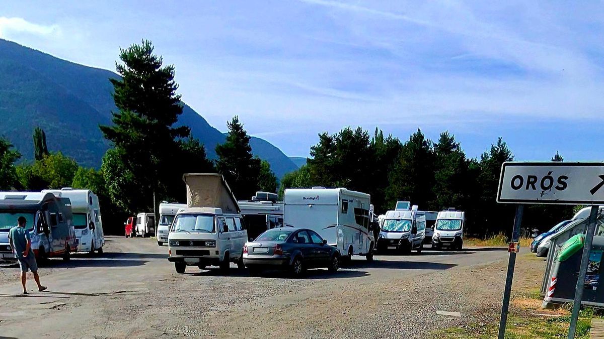 Denuncian la "proliferación incontrolada" de áreas de acampada de furgonetas y autocaravanas en Biescas