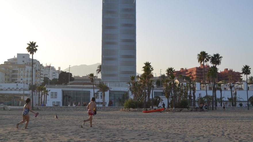 La adjudicataria del restaurante de la torre de Estepona tiene el domicilio en el despacho de un concejal del PP
