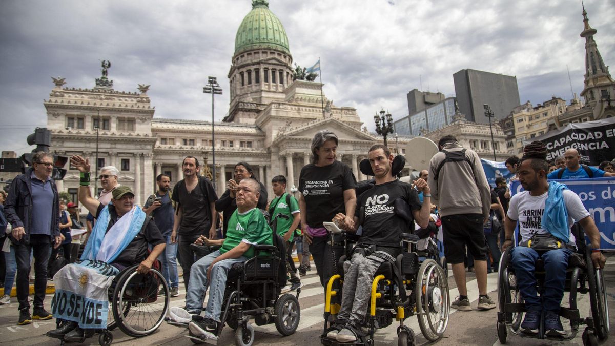 Organizaciones y familiares por la aplicación de la ley de emergencia en Discapacidad se sumaron a los jubilados
