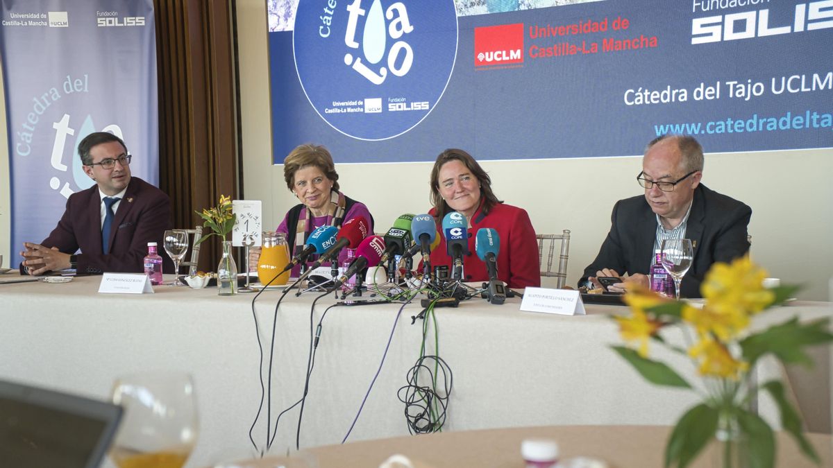 La directora de la Cátedra del Tajo UCLM-Soliss, Beatriz Larraz, en un desayuno informativo
