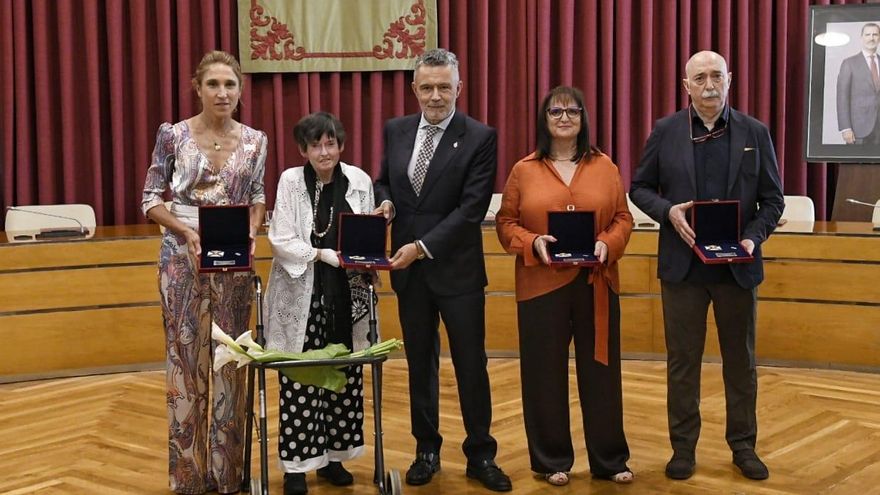 Logroño entrega unas insignias de San Bernabé que apelan a la convivencia, el liderazgo femenino y el valor de las raíces locales