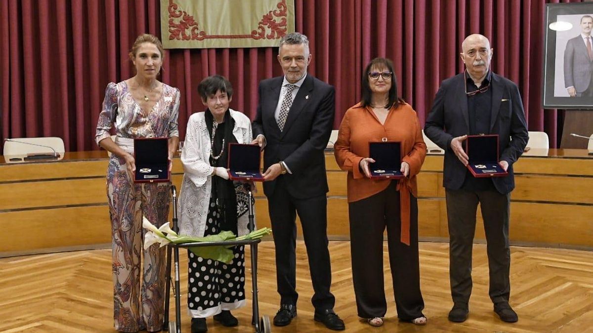 Logroño entrega unas insignias de San Bernabé que apelan a la convivencia, el liderazgo femenino y el valor de las raíces locales