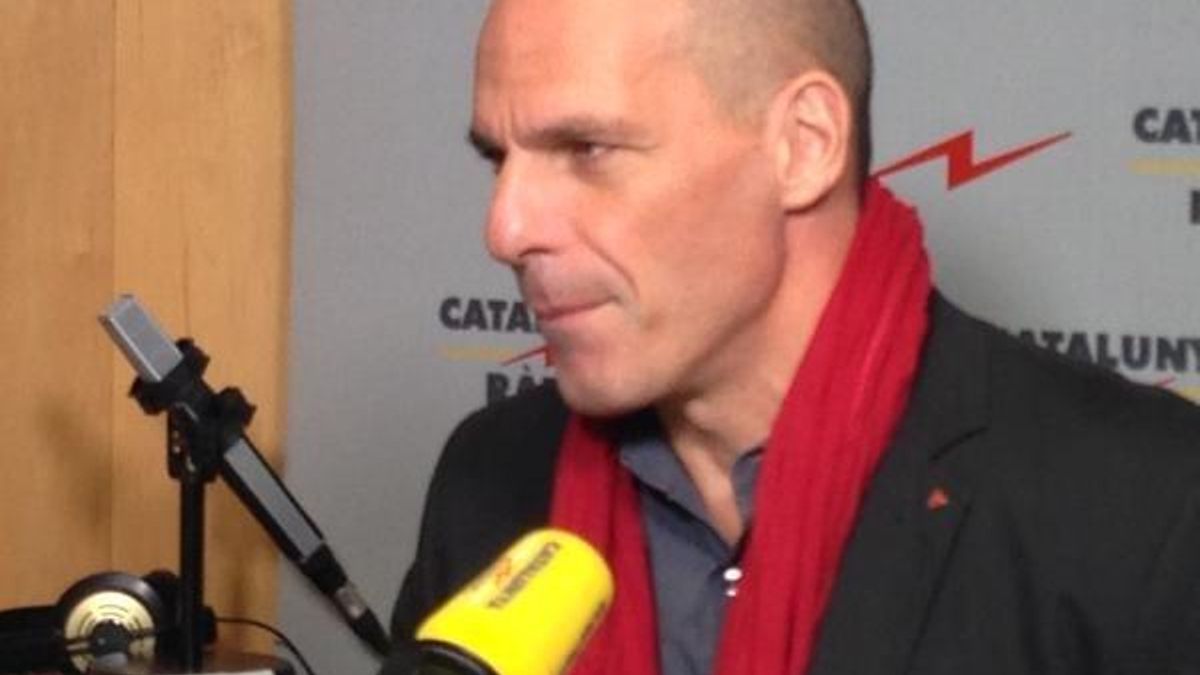 Varoufakis en los estudios de Catalunya Ràdio