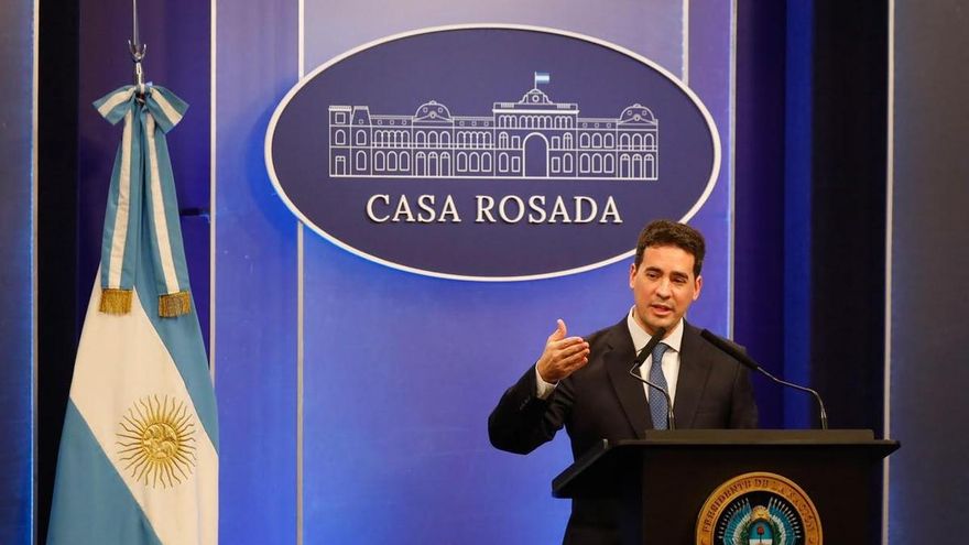 El Gobierno ratificó a Sturzenegger tras las versiones sobre su futuro: “Es una figura clave”