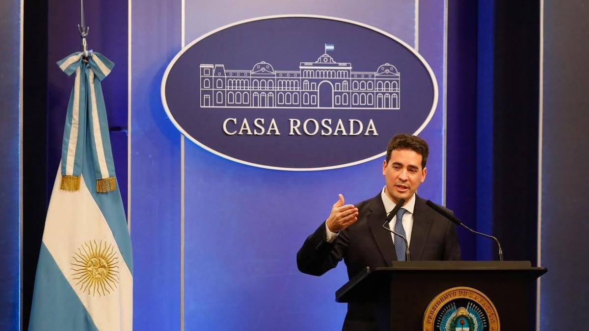 El Gobierno ratificó a Sturzenegger tras las versiones sobre su futuro: “Es una figura clave”