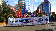 Los funcionarios de prisiones protestan ante la sede de Ciudadanos