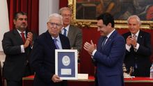 El presidente de la Junta de Andalucía, Juanma Moreno, y el el presidente de Mayoral, Rafael Domínguez de Gor, en octubre pasado.