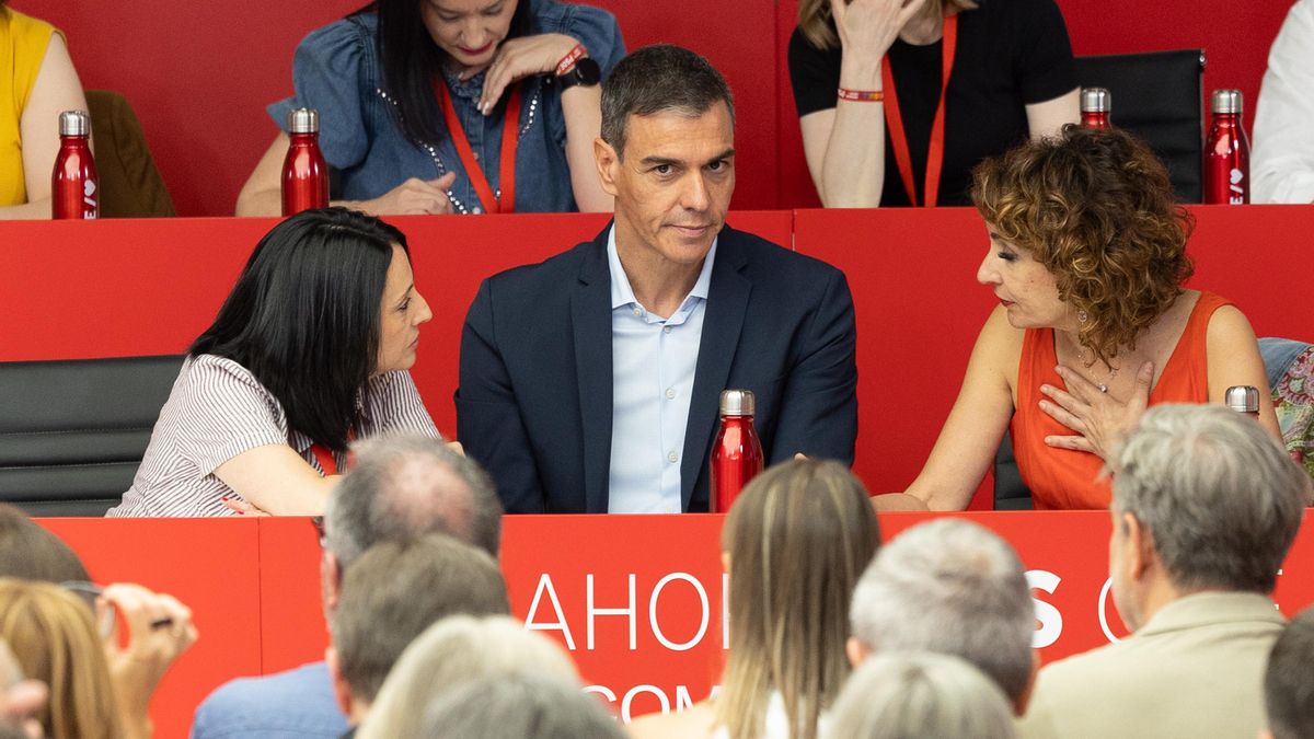 Sánchez entona el himno de la resistencia ante un PSOE que se conjura para librar la batalla contra la involución en el ciclo electoral