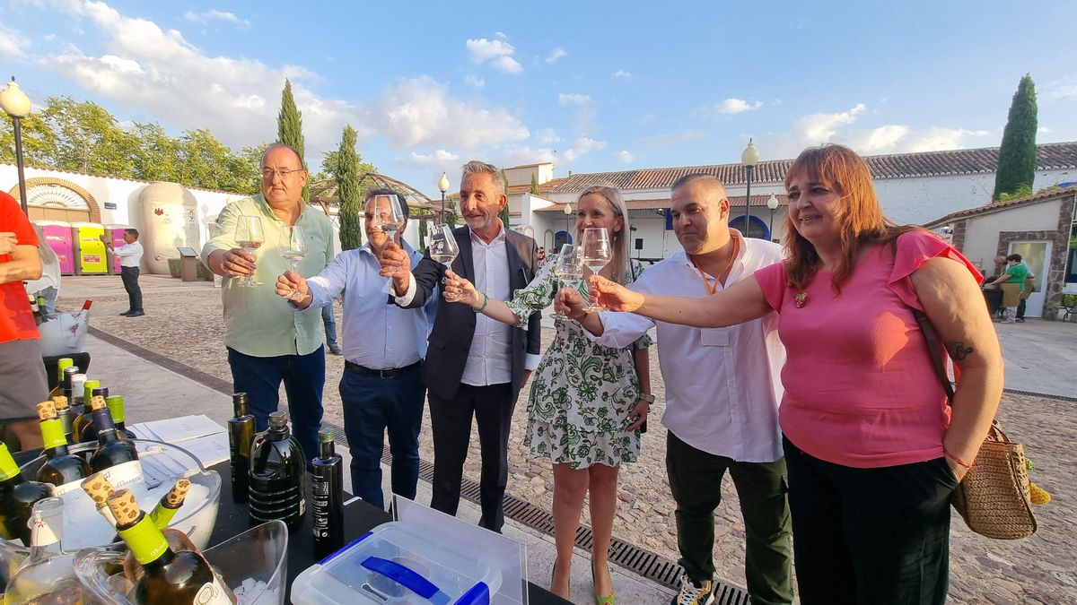 Abre sus puertas el 'Túnel del Vino' en Valdepeñas, en las Fiestas de la Vendimia