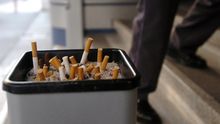 Sanidad estudia prohibir el tabaco en eventos al aire libre y vehículos con niños
