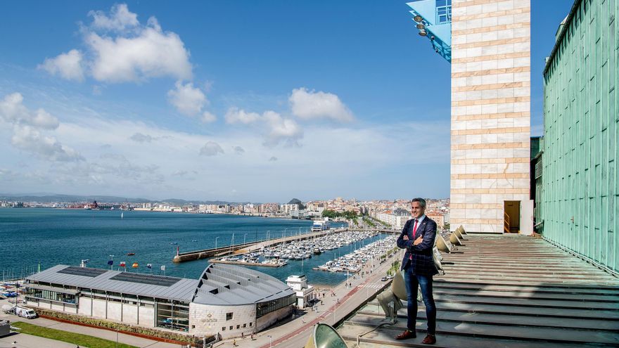 Pablo Zuloaga en el mirador del Palacio de Festivales.