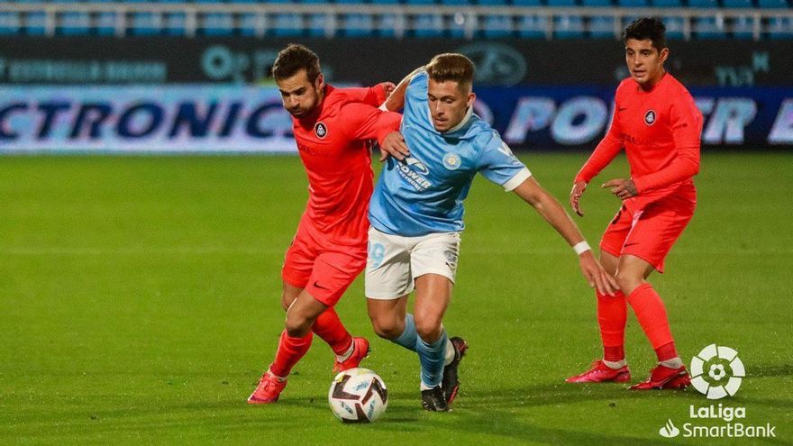 Isma Ruiz se convierte en el quinto mediocentro del Córdoba CF