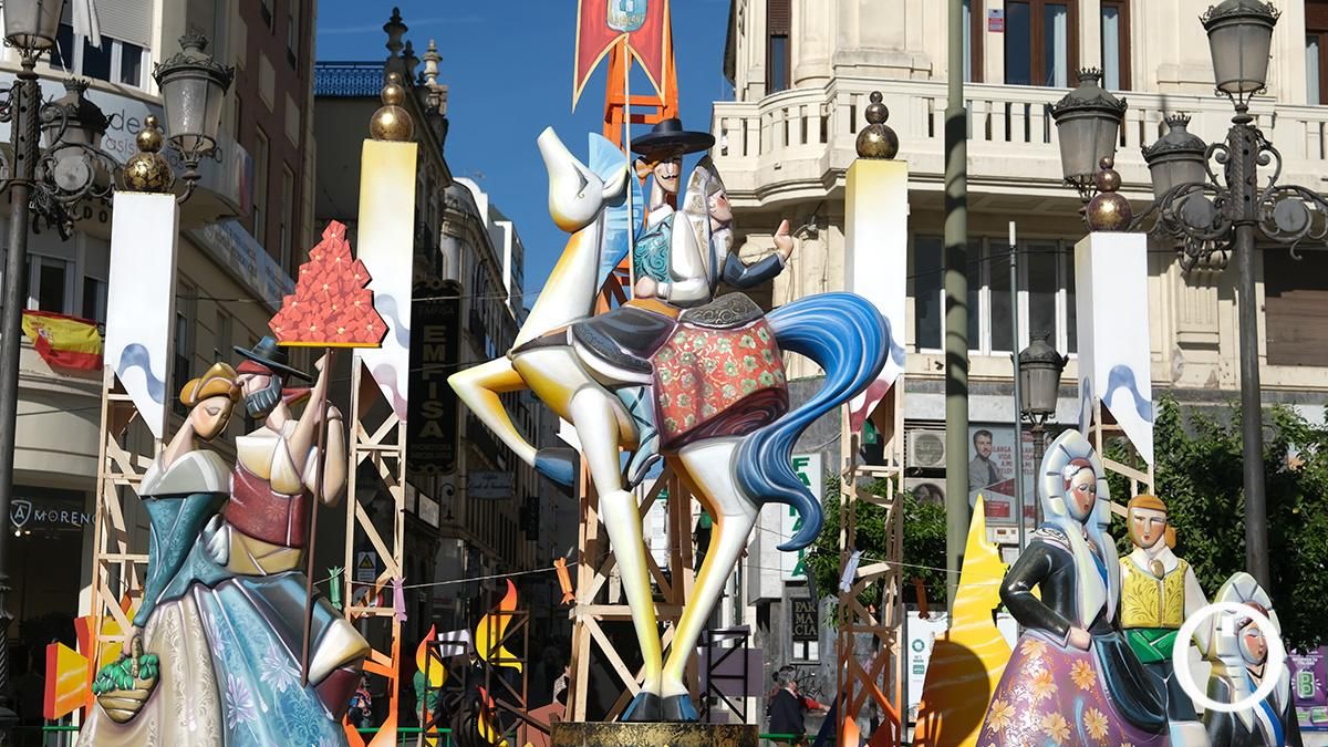 Las dos hogueras de Alicante que arderán este sábado ya están en Las Tendillas