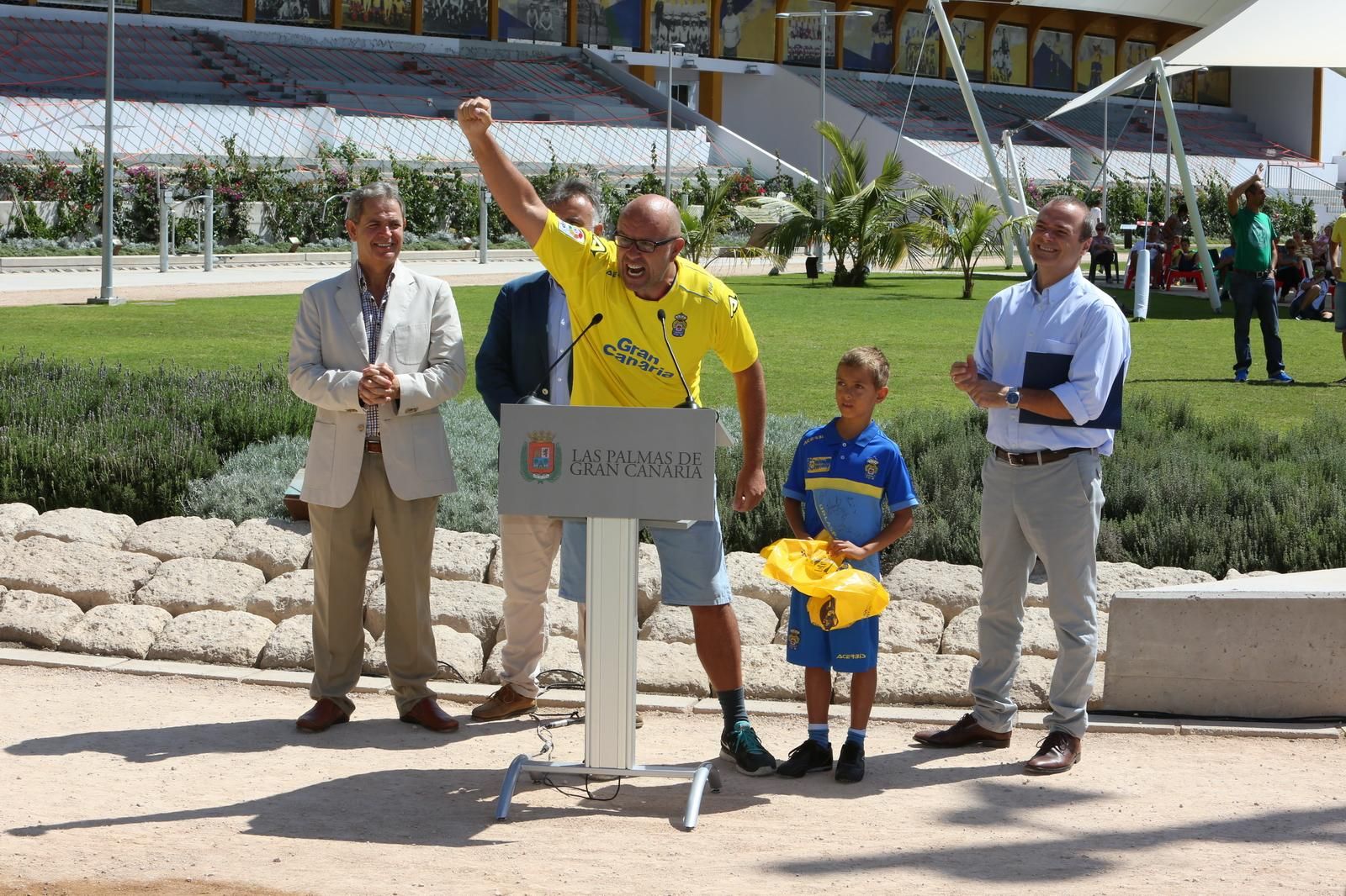 Homenaje a la afición de la UD Las Palmas (ALEJANDRO RAMOS)