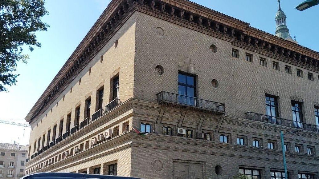 Vox reclama al Ayuntamiento de Zaragoza que retire la bandera palestina de la ventana de ZeC y el Consistorio se niega