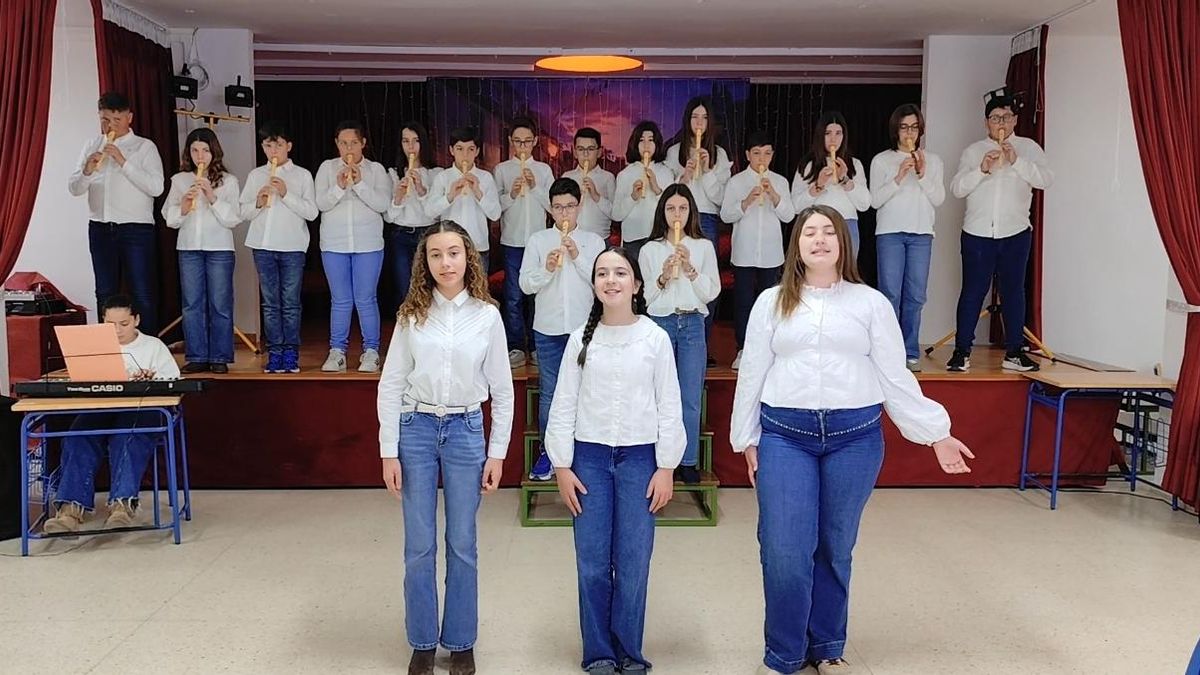 Un colegio de La Rambla entona 'Andalucía' de El Kanka