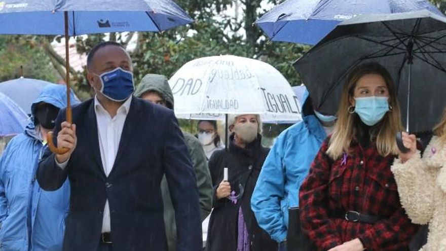 Concentración por el el 25 de noviembre en el Consejo Comarcal del Bierzo. / César Sánchez / ICAL