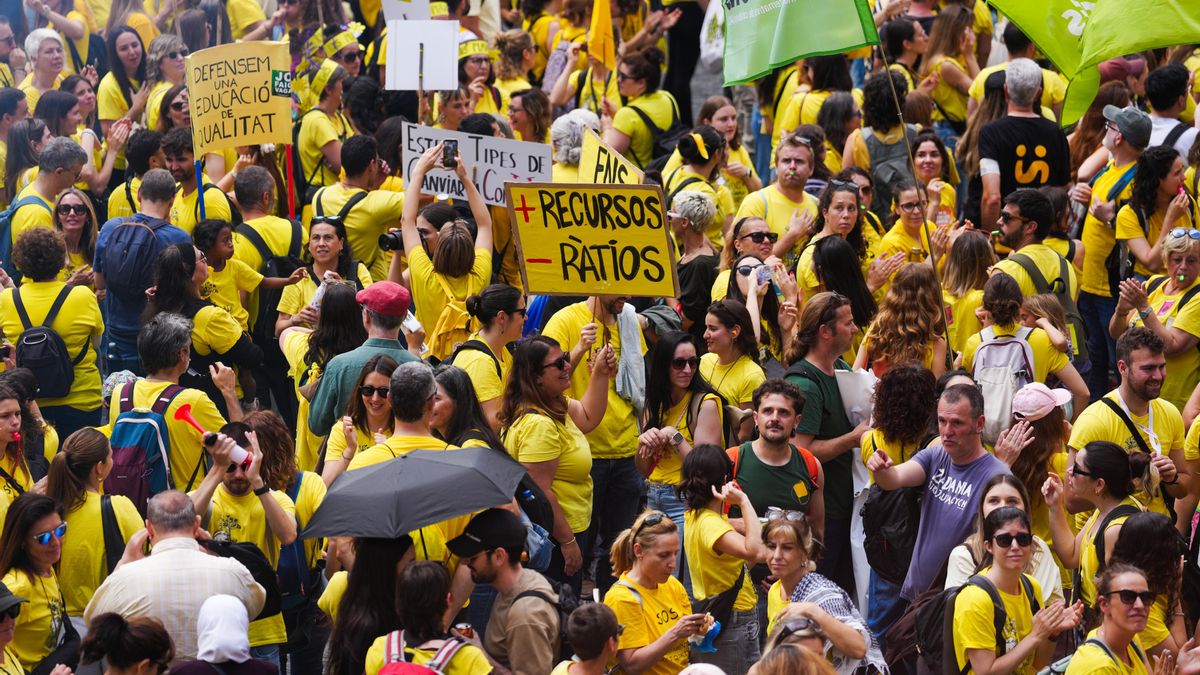 Los sindicatos docentes de Catalunya se encierran en Educación tras la sexta reunión fallida para desencallar la huelga