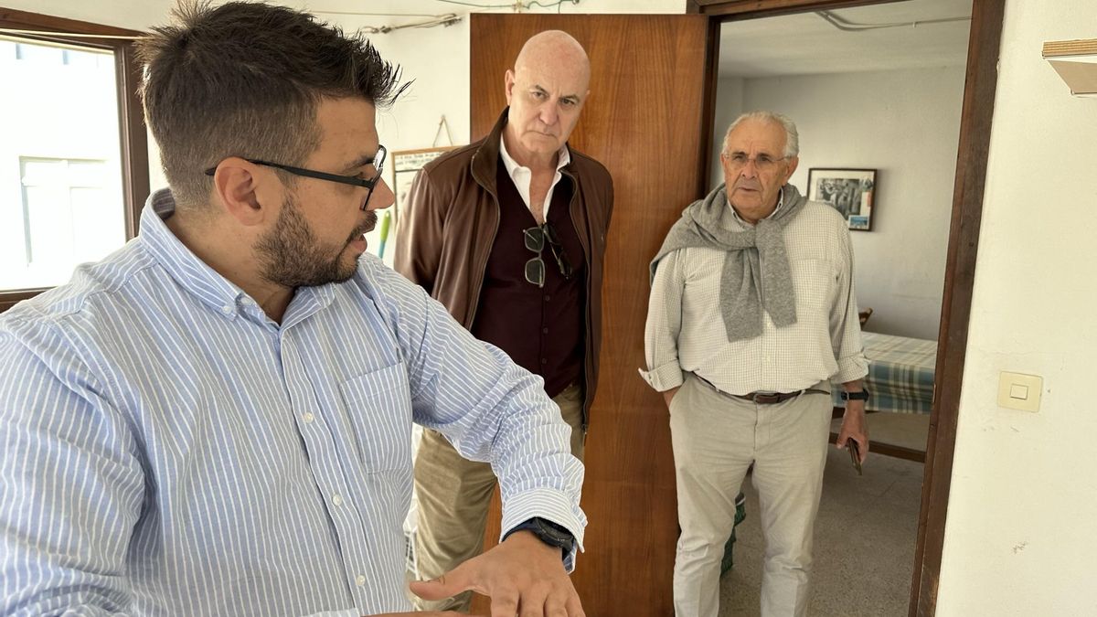 Victor Ribas, director ingeniería y mantenimiento Vibra, Antonio Domenech, CEO Vibra Hotels, Joan Torres, director Cáritas Ibiza.