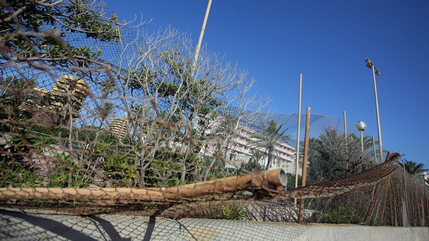 Estado del vallado del hotel.
