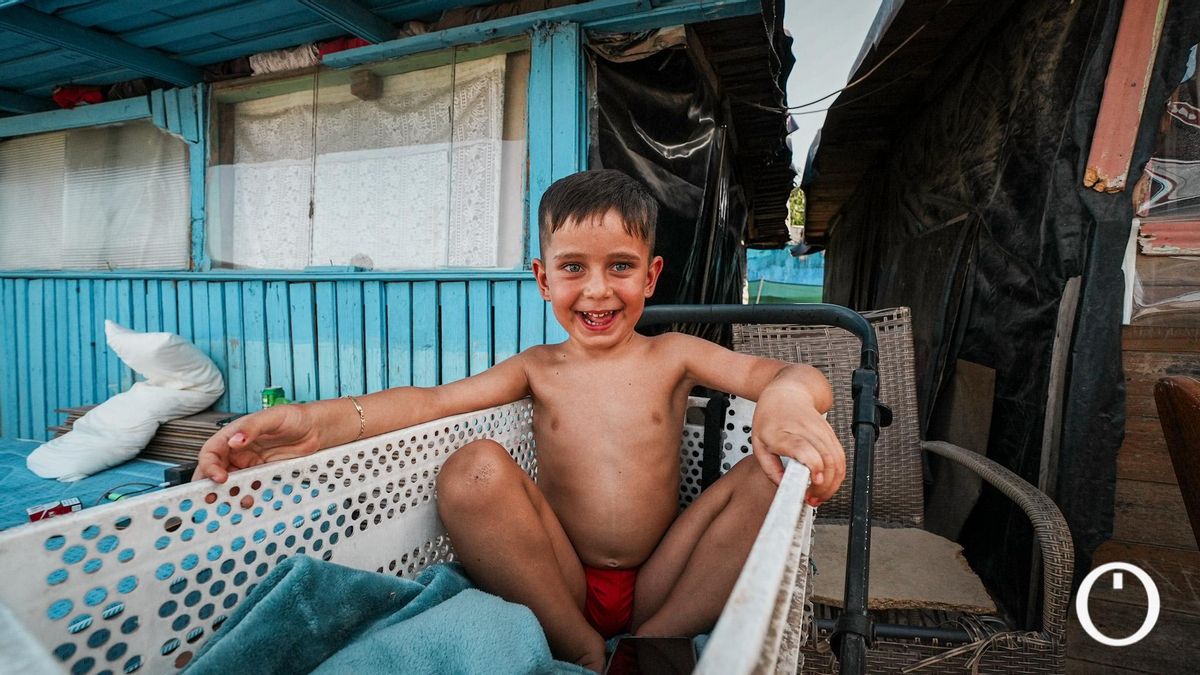 Uno de los niños que viven en el asentamiento chabolista.