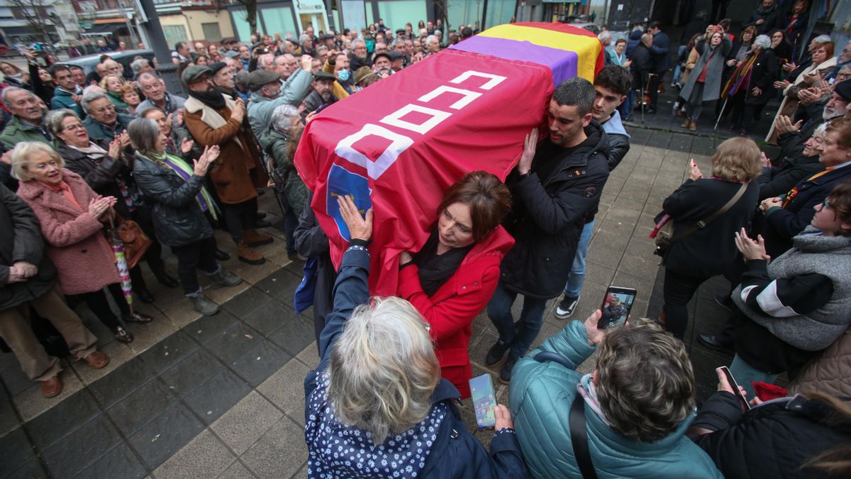 La última manifestación de Anita Sirgo, ejemplo de "lucha y dignidad"