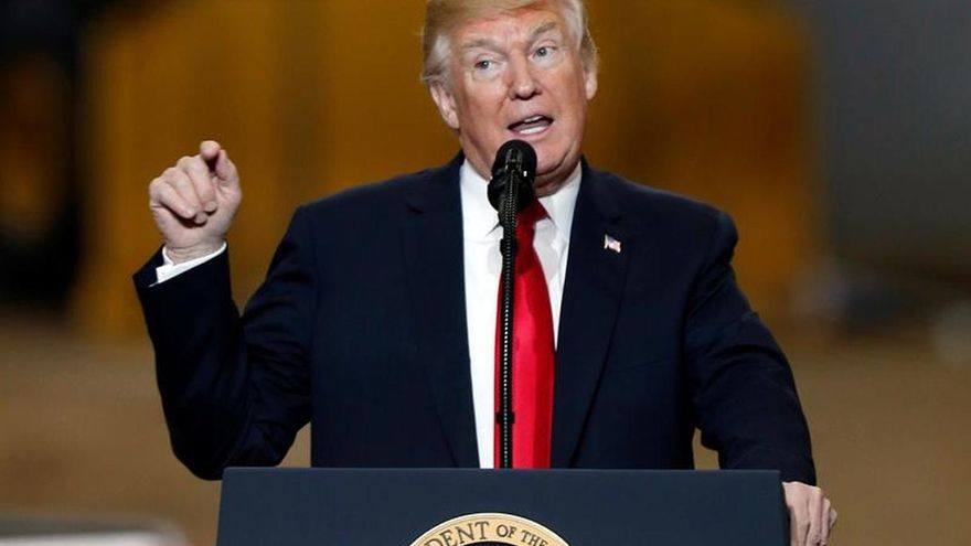 Trump dice que el DACA está muerto y urge a México a frenar la caravana migratoria