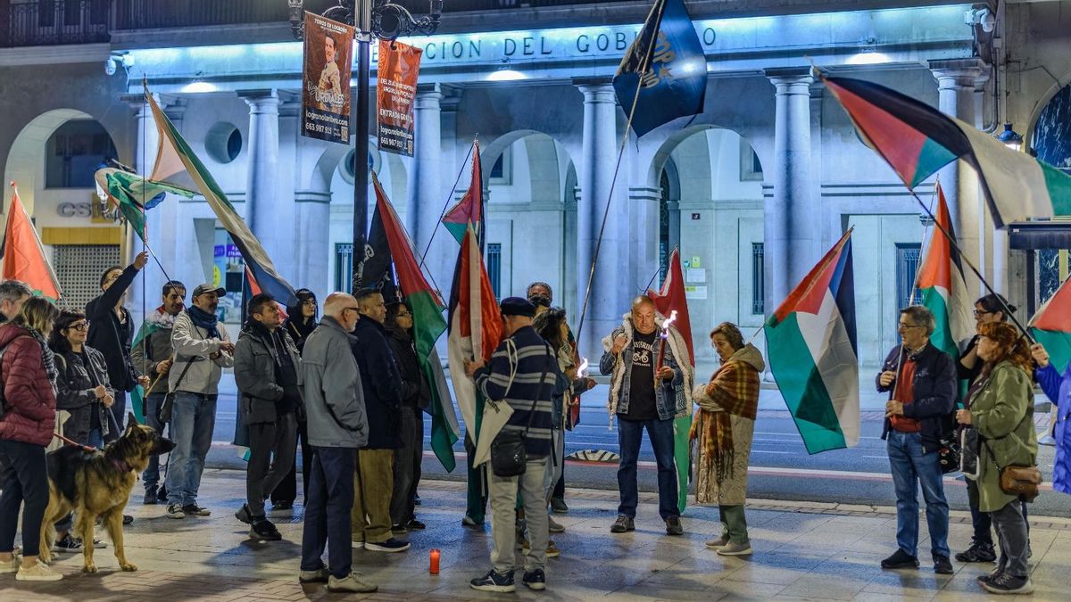 Concentración espontánea en Logroño como protesta al asalto de la Flotilla