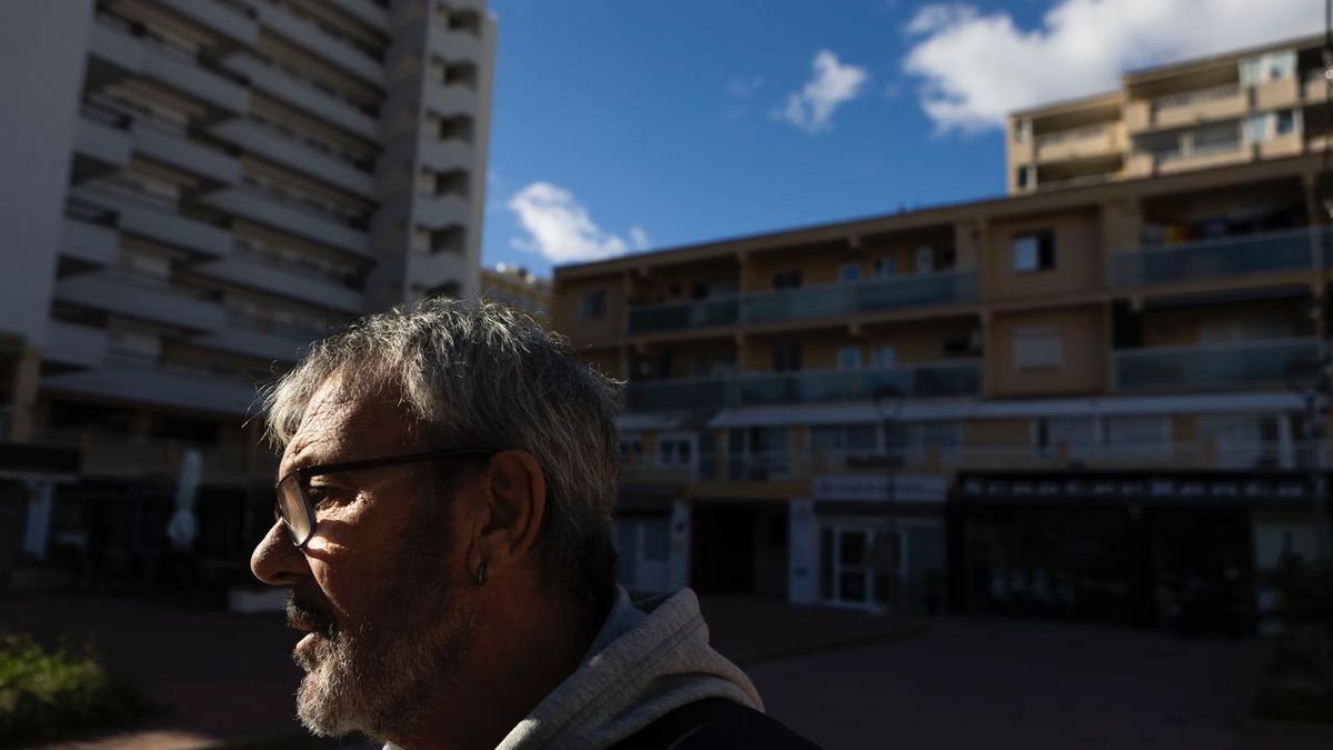 Aunque nació y pasó más de media vida en Sevilla, este empleado de Correos jubilado se siente mallorquín.