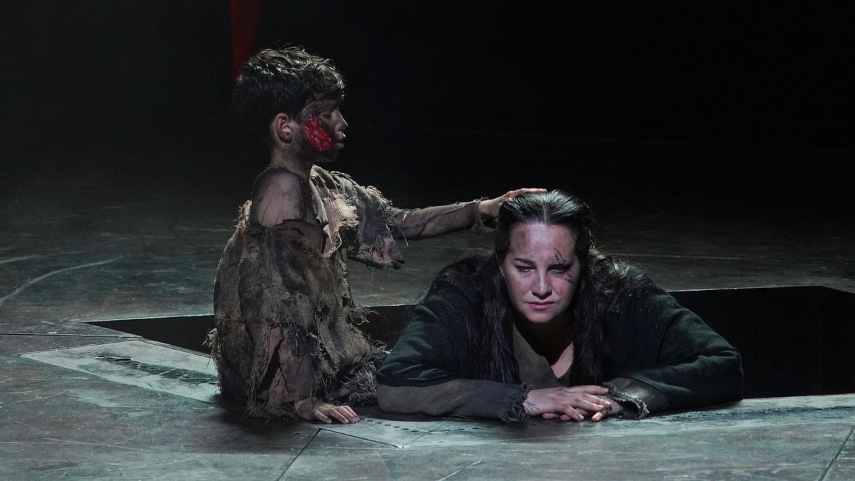 El Teatro Real cierra su temporada con fuego en una irregular versión de la ópera más popular de Verdi