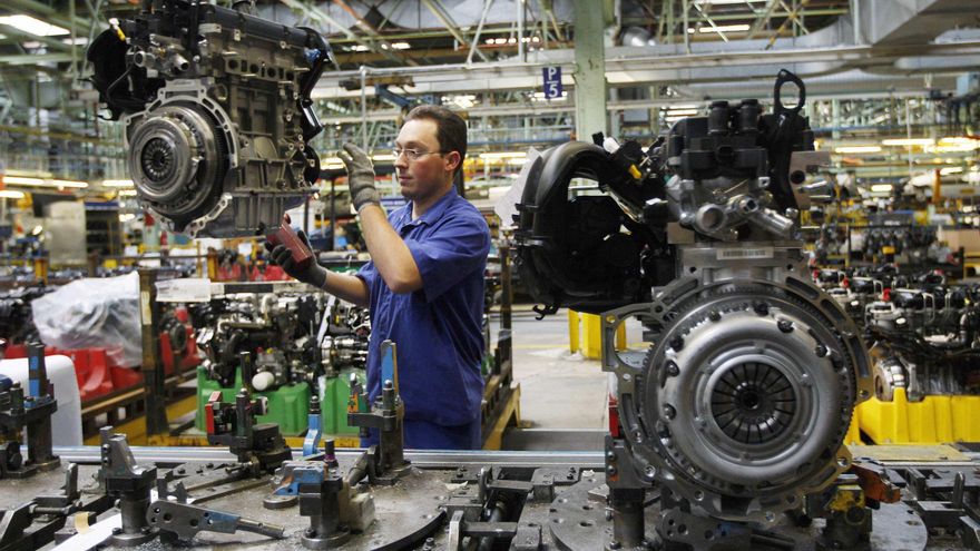 La plantilla de Ford Almussafes, entre el respiro por la llegada del nuevo modelo y la incertidumbre por posibles recortes